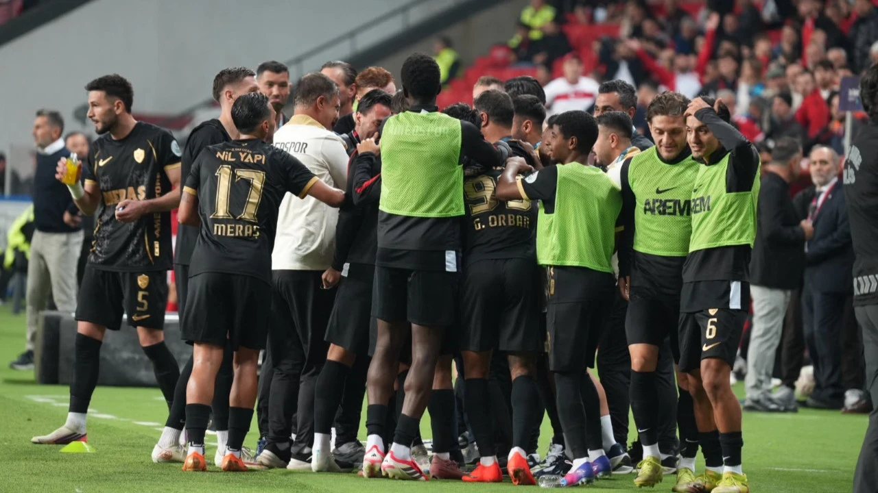 Samsunspor evinde yıkıldı! Süper Lig'in yeni lideri Amed Spor oldu
